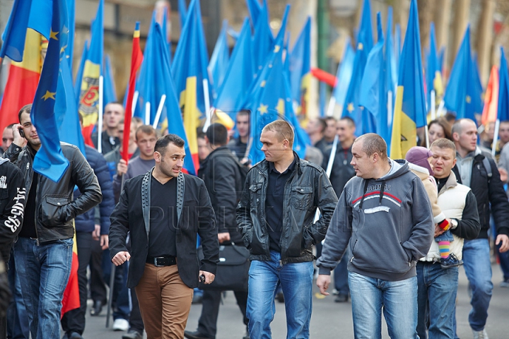 FOTOGRAFII ISTORICE din timpul mitingului în care moldovenii au arătat întregii lumi că vor să facă parte din UE