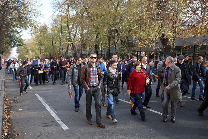 FOTOGRAFII ISTORICE din timpul mitingului în care moldovenii au arătat întregii lumi că vor să facă parte din UE