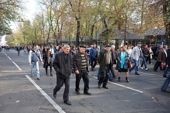 FOTOGRAFII ISTORICE din timpul mitingului în care moldovenii au arătat întregii lumi că vor să facă parte din UE