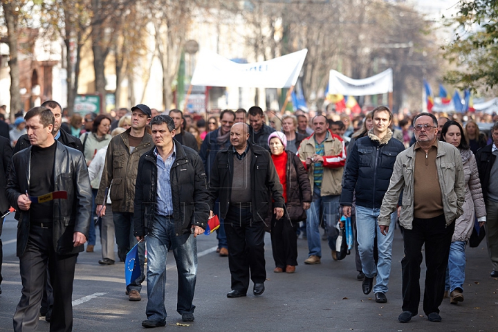 FOTOGRAFII ISTORICE din timpul mitingului în care moldovenii au arătat întregii lumi că vor să facă parte din UE