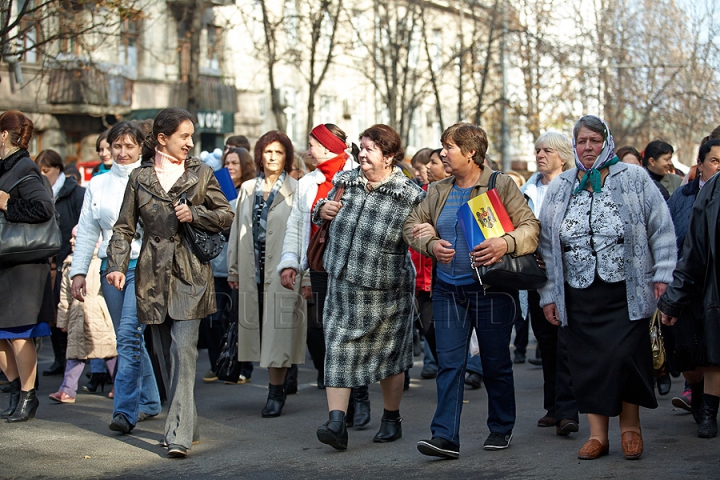 FOTOGRAFII ISTORICE din timpul mitingului în care moldovenii au arătat întregii lumi că vor să facă parte din UE