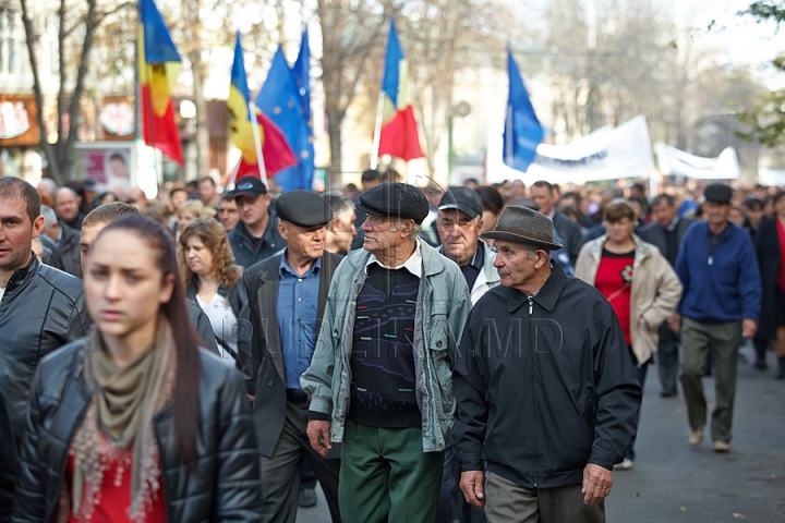 FOTOGRAFII ISTORICE din timpul mitingului în care moldovenii au arătat întregii lumi că vor să facă parte din UE