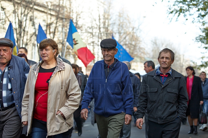 FOTOGRAFII ISTORICE din timpul mitingului în care moldovenii au arătat întregii lumi că vor să facă parte din UE