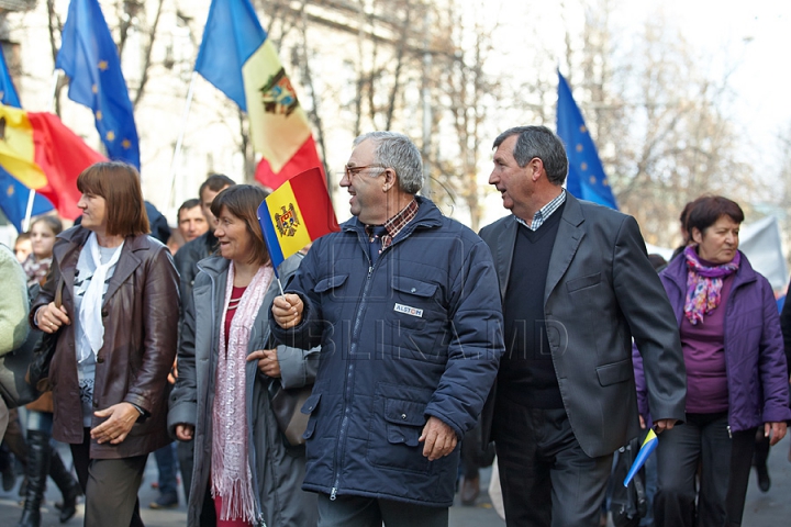 FOTOGRAFII ISTORICE din timpul mitingului în care moldovenii au arătat întregii lumi că vor să facă parte din UE