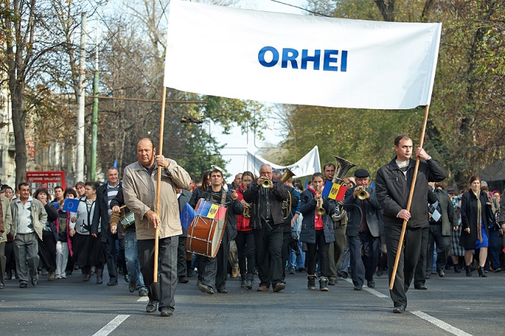 FOTOGRAFII ISTORICE din timpul mitingului în care moldovenii au arătat întregii lumi că vor să facă parte din UE