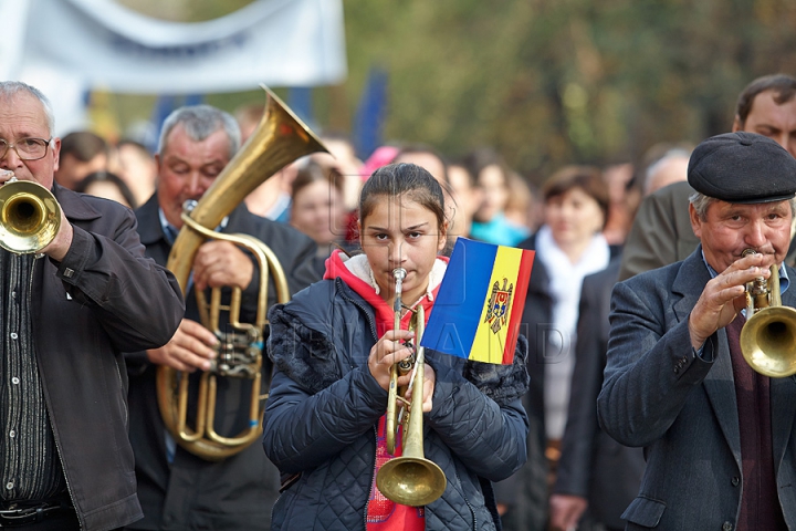 FOTOGRAFII ISTORICE din timpul mitingului în care moldovenii au arătat întregii lumi că vor să facă parte din UE