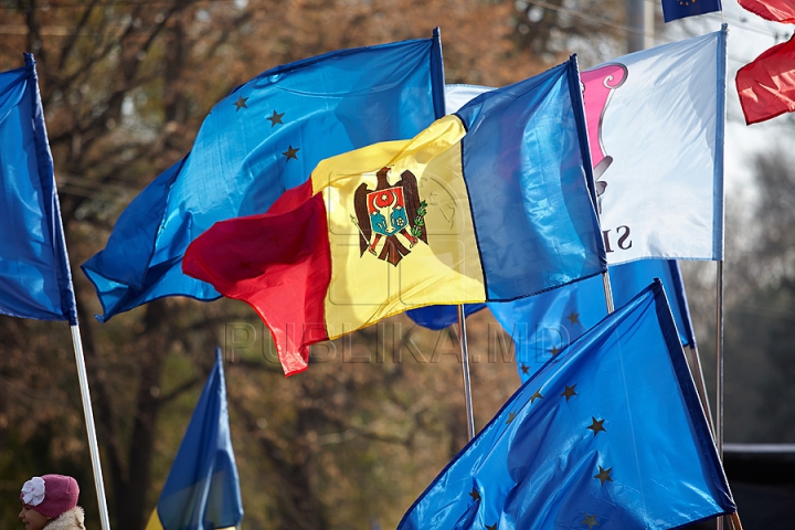 FOTOGRAFII ISTORICE din timpul mitingului în care moldovenii au arătat întregii lumi că vor să facă parte din UE