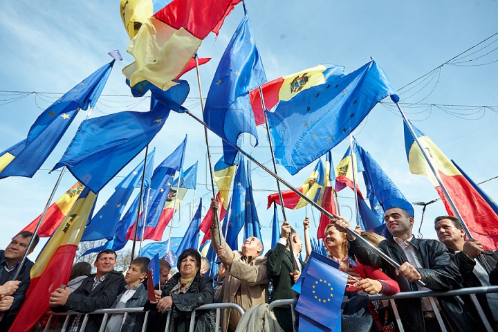 FOTOGRAFII ISTORICE din timpul mitingului în care moldovenii au arătat întregii lumi că vor să facă parte din UE