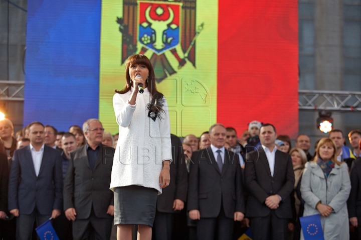 FOTOGRAFII ISTORICE din timpul mitingului în care moldovenii au arătat întregii lumi că vor să facă parte din UE