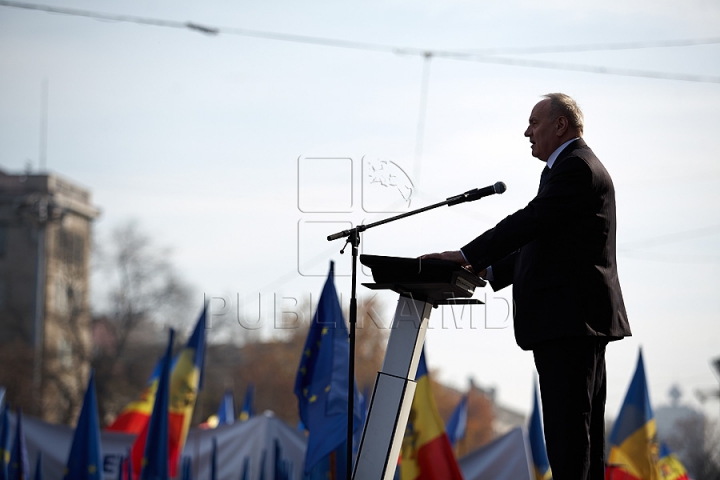 FOTOGRAFII ISTORICE din timpul mitingului în care moldovenii au arătat întregii lumi că vor să facă parte din UE