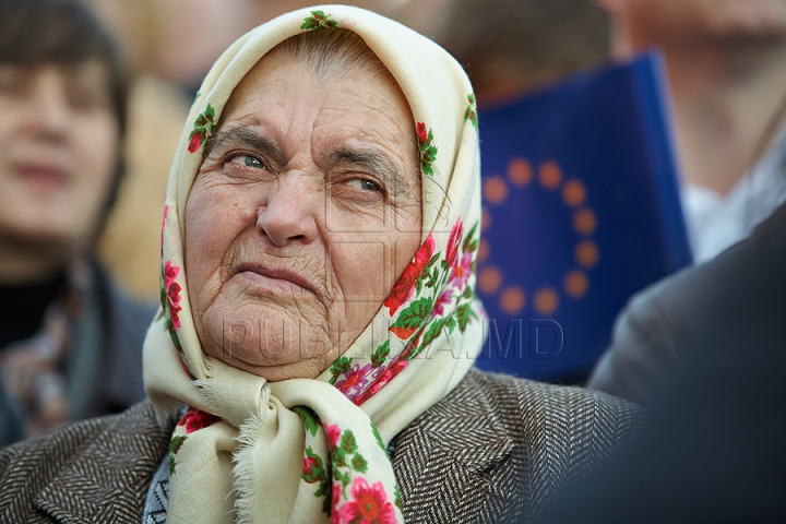 FOTOGRAFII ISTORICE din timpul mitingului în care moldovenii au arătat întregii lumi că vor să facă parte din UE