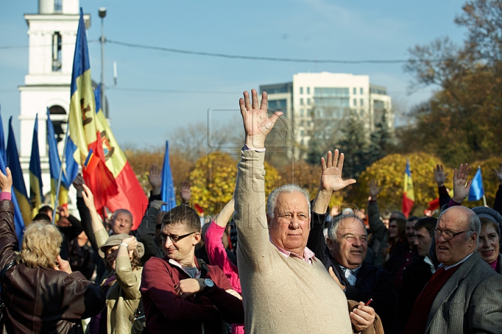 FOTOGRAFII ISTORICE din timpul mitingului în care moldovenii au arătat întregii lumi că vor să facă parte din UE