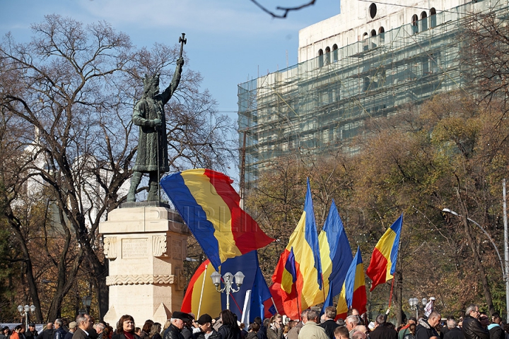 FOTOGRAFII ISTORICE din timpul mitingului în care moldovenii au arătat întregii lumi că vor să facă parte din UE