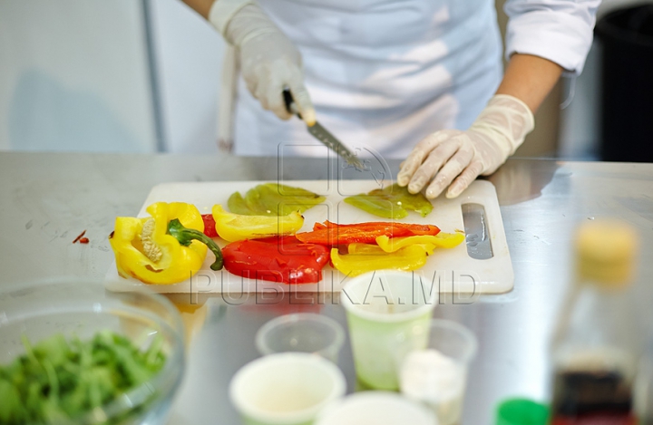 Show al maeştrilor în arta culinară. Cei mai iscusiţi bucătari s-au întrecut în ale gătitului FOTO/VIDEO