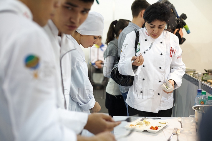 Show al maeştrilor în arta culinară. Cei mai iscusiţi bucătari s-au întrecut în ale gătitului FOTO/VIDEO