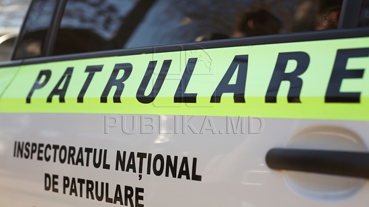 REACŢIA Inspectoratului Naţional de Patrulare privind maşina poliţiei parcată neregulamentar în centrul capitalei