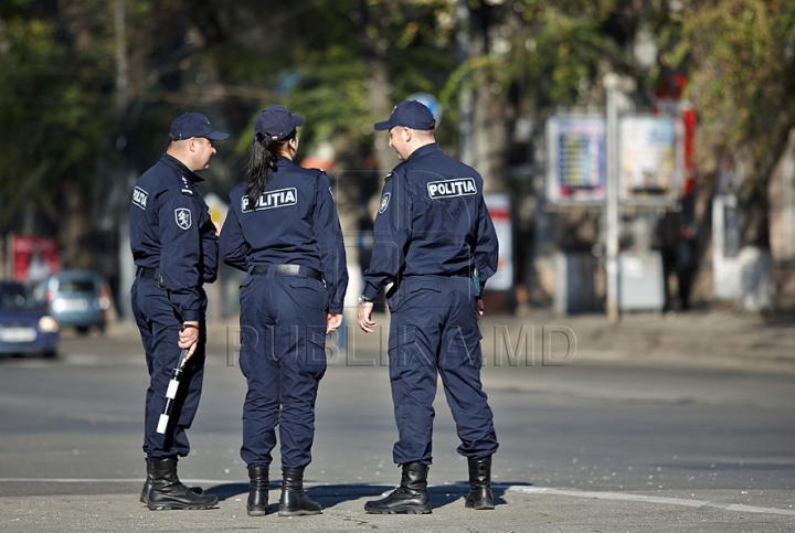 Surpriză pentru unii şoferi din Chişinău: Au primit cadouri în loc de amenzi (FOTO/VIDEO)