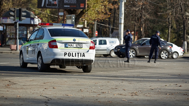 Surpriză pentru unii şoferi din Chişinău: Au primit cadouri în loc de amenzi (FOTO/VIDEO)