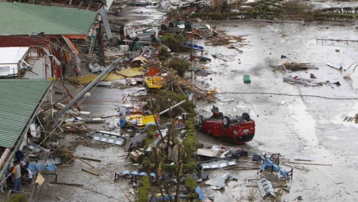 Dezastrul lăsat de taifunul din Filipine, în IMAGINI FOTO SFÂŞIETOARE. Nici măcar ajutoarele umanitare nu pot ajunge acolo