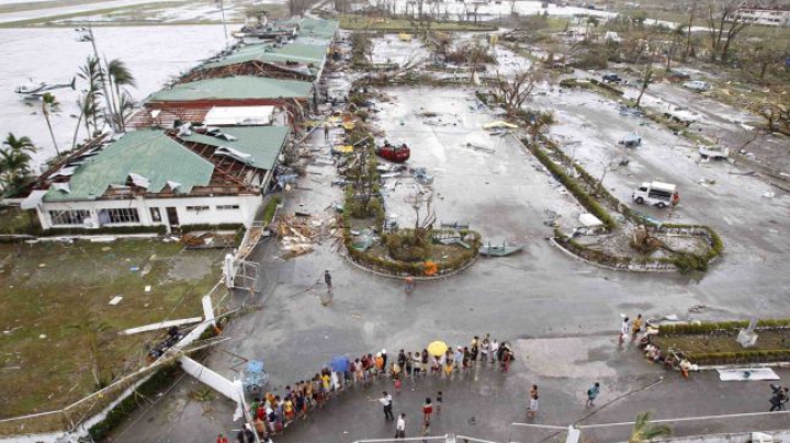 Dezastrul lăsat de taifunul din Filipine, în IMAGINI FOTO SFÂŞIETOARE. Nici măcar ajutoarele umanitare nu pot ajunge acolo