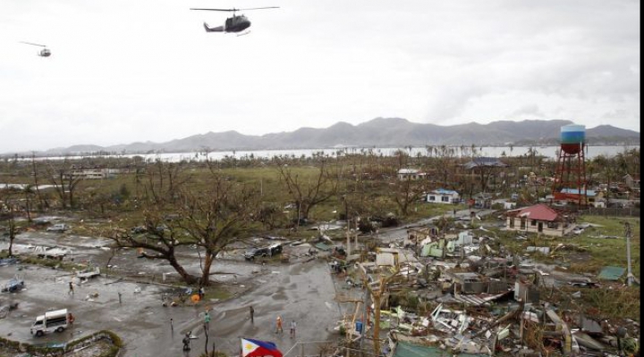 Dezastrul lăsat de taifunul din Filipine, în IMAGINI FOTO SFÂŞIETOARE. Nici măcar ajutoarele umanitare nu pot ajunge acolo