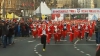 (VIDEO) Mii de Moşi Crăciuni s-au întrecut pe străzile Serbiei, în timp ce erau aclamaţi de mulţime