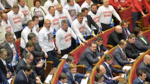 A căzut moţiunea împotriva Guvernului de la Kiev. Opoziţia nu a reuşit să-l înlăture pe Nicolae Azarov