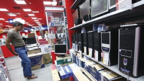 Forfotă în magazinele de electrocasnice. Ce aparate electrice preferă să cumpere moldovenii în ajun de Revelion (VIDEO)