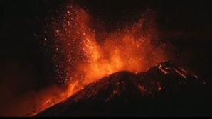 Etna a oferit un nou spectacol de flăcări VIDEO