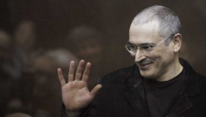 Mihail Hodorkovski a părăsit Federaţia Rusă şi a zburat în Germania