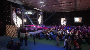 Luptătorii şi antrenorii K-1 şi-au felicitat fanii cu sărbătorile de iarnă şi au promis mai multe victorii