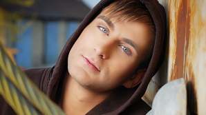 Ionel Istrati surprinde din nou! Interpretul apare alături de un top model din  Moldova