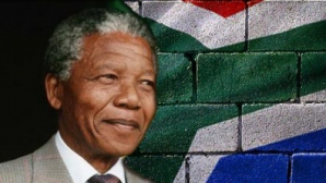 Sicriul cu trupul neînsufleţit al lui Mandela a fost depus în incinta clădirii sindicatelor din Pretoria 