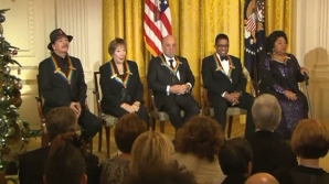 Preşedintele SUA a decorat cinci figuri importante din lumea artei. Snoop Dogg a electrizat publicul cu o dedicaţie (VIDEO)