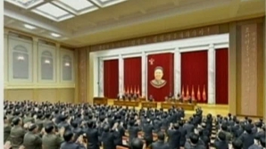 Coreea de Nord a difuzat mai multe fotografii cu unchiul liderulului Kim Jong-un, în timp ce este ridicat cu forţa de către poliţie