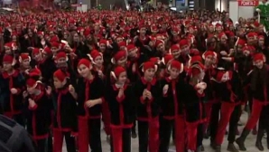 Record mondial stabilit de România! Oraşul Iaşi s-a remarcat prin cei mai mulţi spiriduşi adunaţi într-un singur loc (VIDEO)