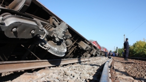 Un tren a deraiat la New York: Cel puţin patru oameni au murit, iar mai multe persoane au fost rănite (VIDEO)