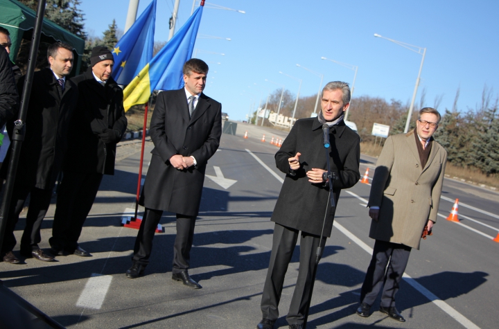 Viaţă mai uşoară pentru şoferii care circulă pe traseul Chişinău-Bălţi. Au fost inauguraţi 90 de km de drum reabilitat (FOTO)