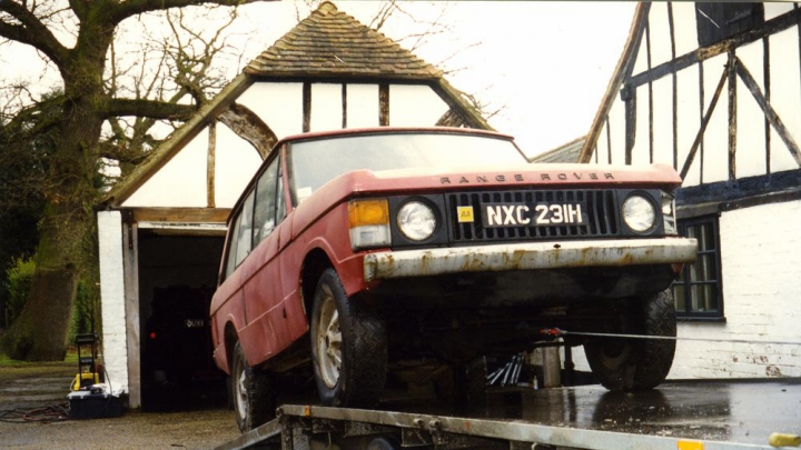 Primul model Range Rover va fi restaurat şi vândut la licitaţie (FOTO)