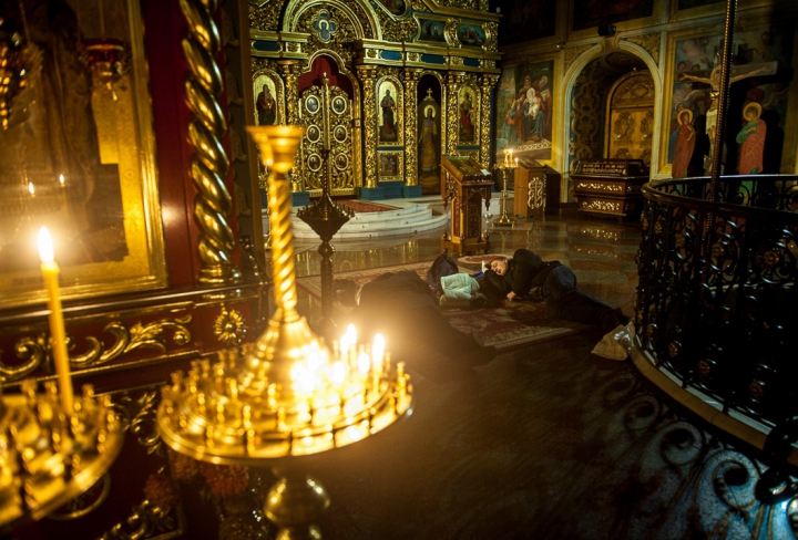 GALERIE FOTO! Uite unde dorm, cum se încălzesc şi ce mănâncă protestatarii ucraineni