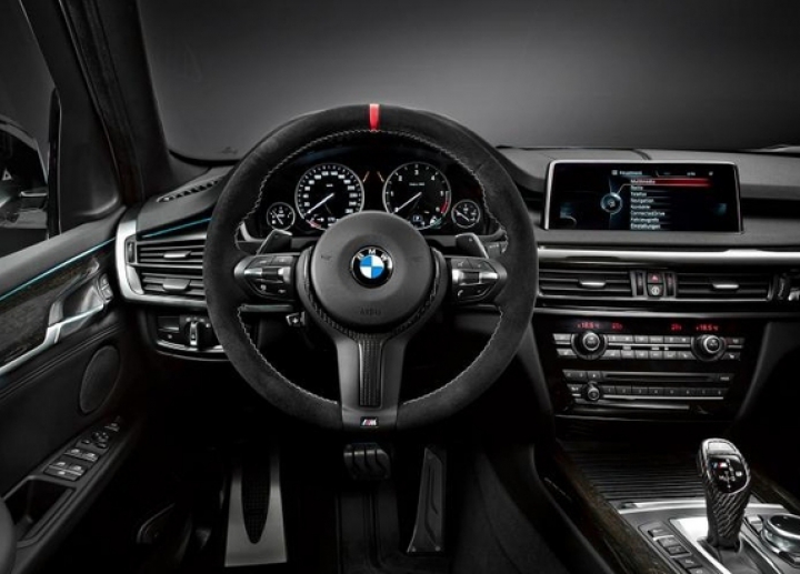 BMW X5 a primit pachetul M Performance (GALERIE FOTO)