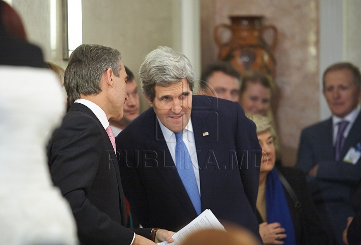 Vizita lui John Kerry la Vinăria Cricova în 70 de FOTOGRAFII. Imagini impresionante cu secretarul de stat american