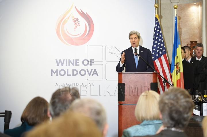 Vizita lui John Kerry la Vinăria Cricova în 70 de FOTOGRAFII. Imagini impresionante cu secretarul de stat american