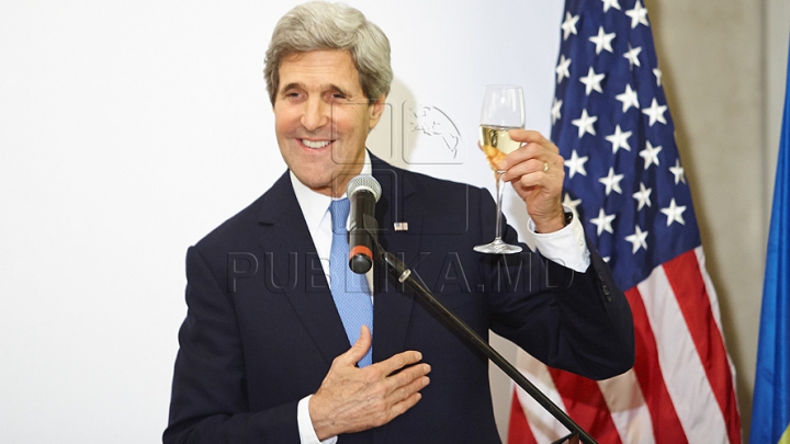 Vizita lui John Kerry la Vinăria Cricova în 70 de FOTOGRAFII. Imagini impresionante cu secretarul de stat american