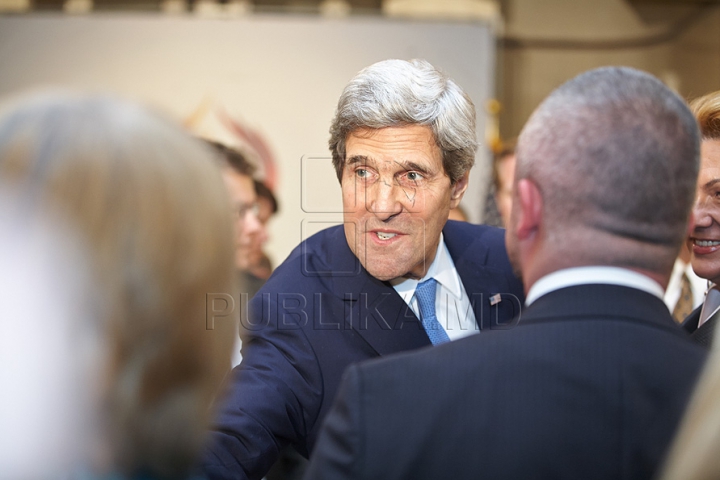 Vizita lui John Kerry la Vinăria Cricova în 70 de FOTOGRAFII. Imagini impresionante cu secretarul de stat american