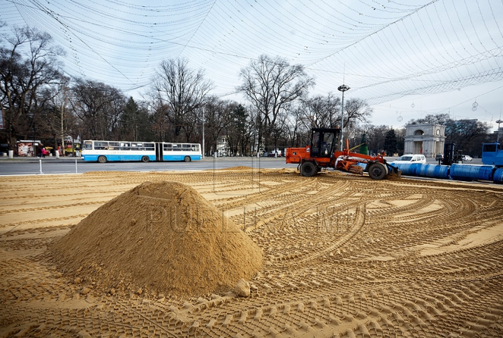 Surpriză de sărbători. Un patinoar în aer liber va fi amenajat chiar în Piaţa Marii Adunări Naţionale (FOTO)
