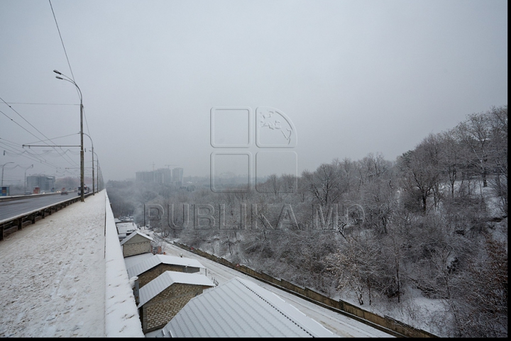 Chişinăul, sub zăpadă! GALERIE FOTO