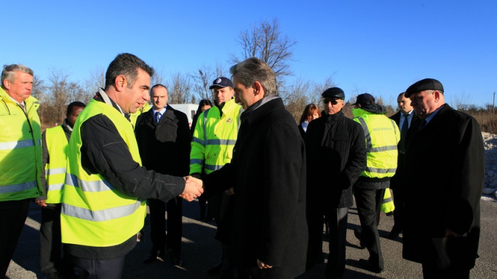 Viaţă mai uşoară pentru şoferii care circulă pe traseul Chişinău-Bălţi. Au fost inauguraţi 90 de km de drum reabilitat (FOTO)