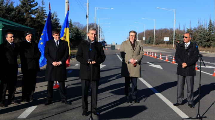 Viaţă mai uşoară pentru şoferii care circulă pe traseul Chişinău-Bălţi. Au fost inauguraţi 90 de km de drum reabilitat (FOTO)