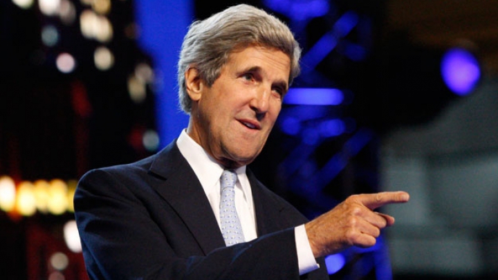 Primele declaraţii ale lui Kerry în Moldova: Am venit să vă felicit. Trecutul şi viitorul vostru este în Europa